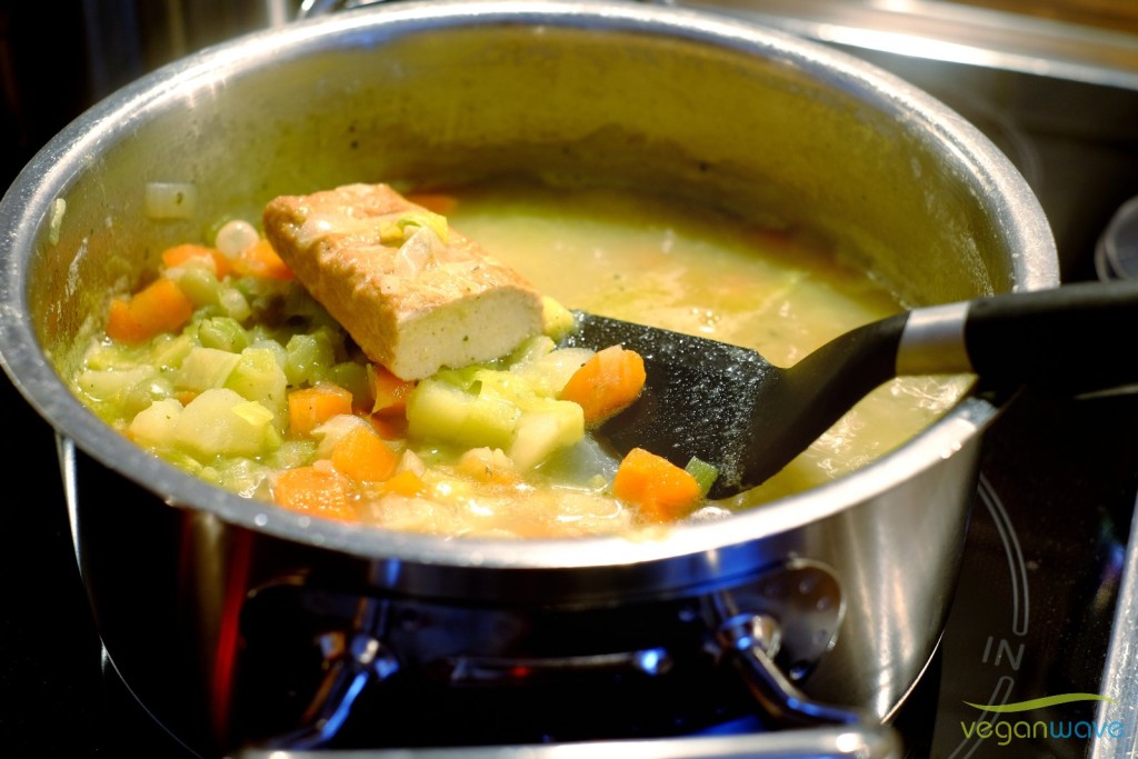 Vegane Erbsensuppe - wie aus der Gulaschkanone - veganwave